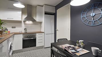 Family Apartment, City View | Private kitchen | Fridge, microwave, oven, stovetop