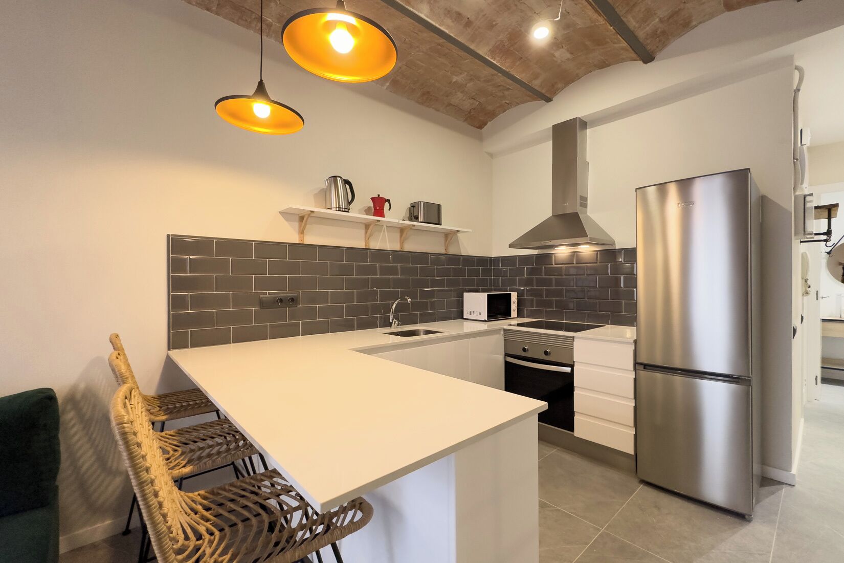 Familie appartement, balkon | Privékeuken | Een koelkast, een magnetron, een oven, een kookplaat