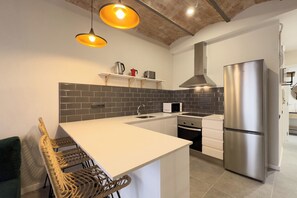 Refrigerador, microondas, horno, placa de cocina