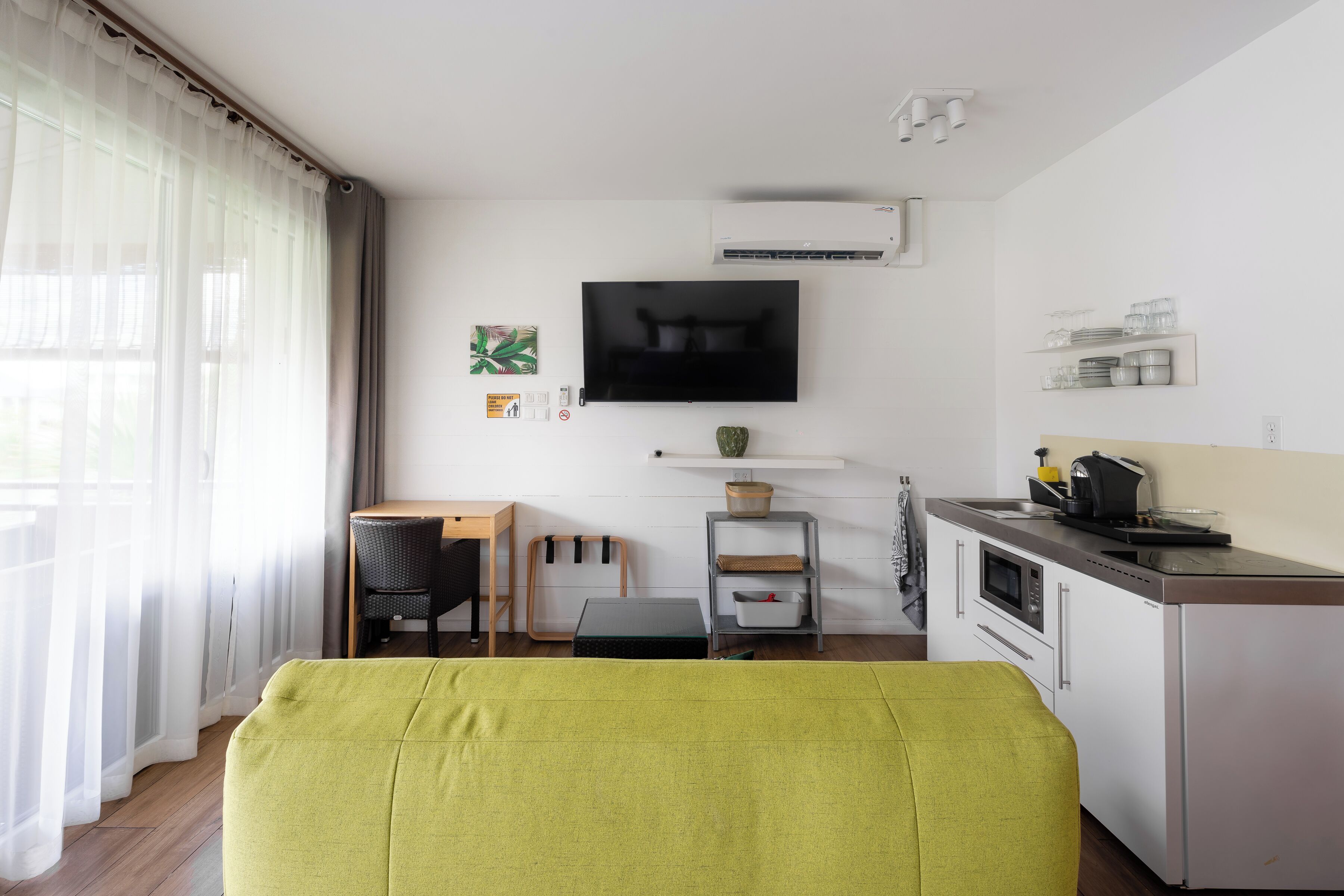 Family Studio, 1 Bedroom, Lanai | Private kitchen
