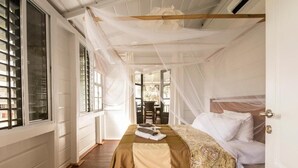 A bedroom with a bed, a window, and a door. - Boutique Hotel Peperpot (Meerzorg)