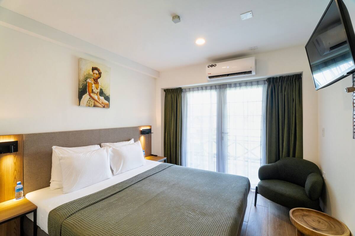 Habitación doble superior, lanai | Caja fuerte, escritorio, cunas gratuitas y wifi gratis