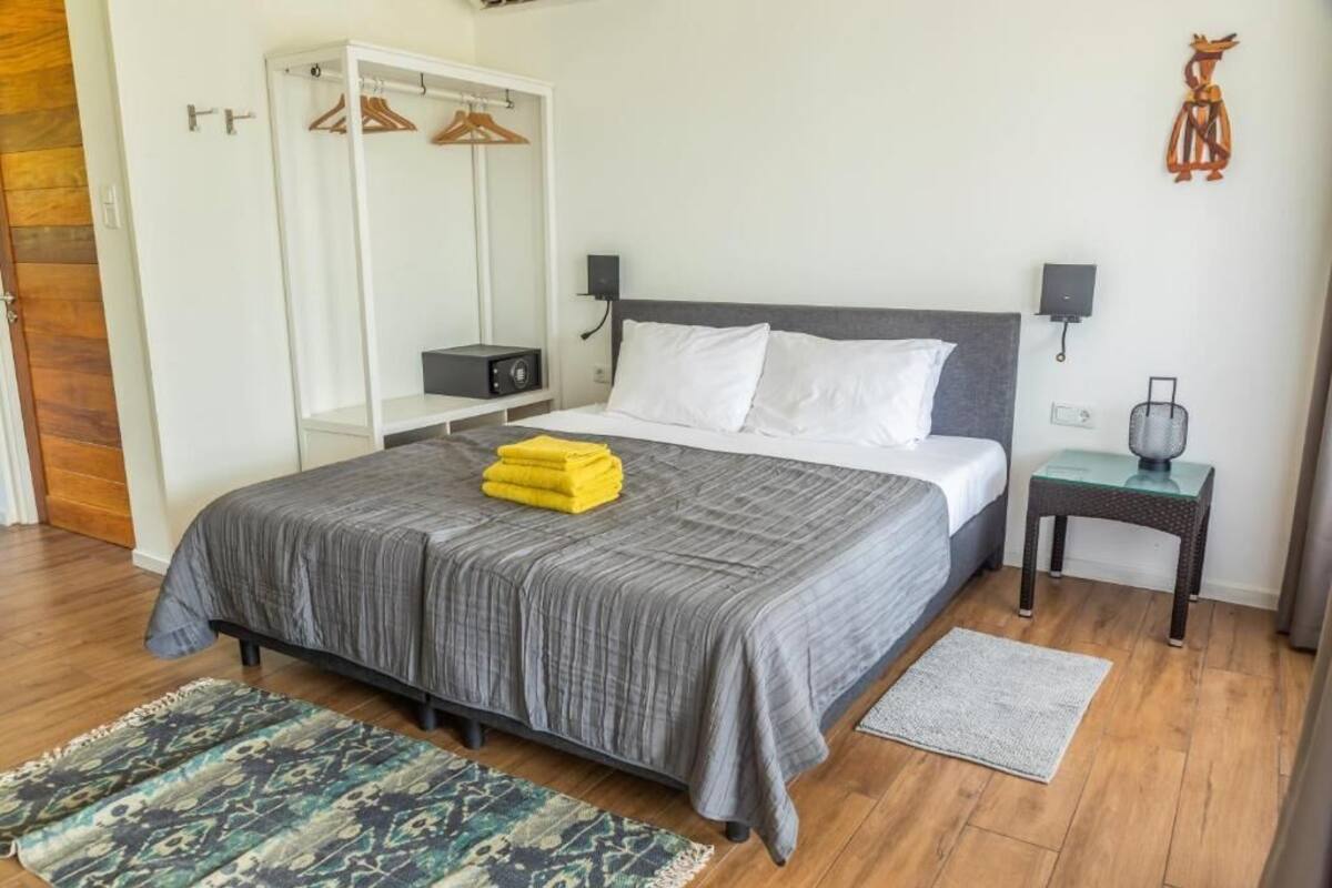 Studio, Lanai | In-room safe, desk, free WiFi, bed sheets