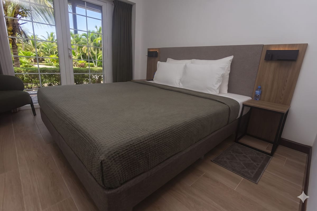 Superior Double Room, Lanai | In-room safe, desk, free WiFi, bed sheets