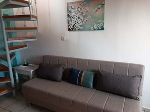 Unclassified image, 3 of 13, button - Gianni's House (Polichnitos)