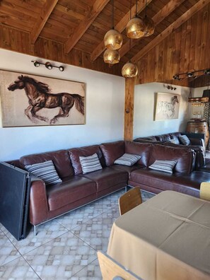 Family Room, Multiple Beds | Living area - Hospedaje Shuyen (Victoria)