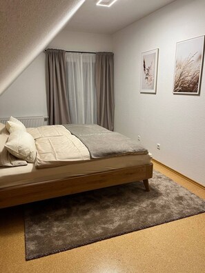 1 bedroom, travel cot, free WiFi, bed sheets - Apartment 2 on the historic railroad line - between Leutkirch and Isny im Allgäu (Leutkirch im Allgäu)