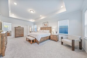 5 室のベッドルーム、デスク、アイロン / アイロン台、旅行用ベビーベッド