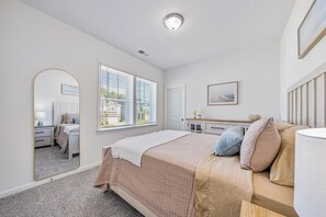 5 bedrooms, desk, iron/ironing board, travel cot