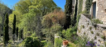 Fabulous large home in Montclus overlooking the river with private pool