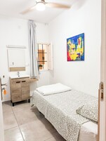 Wifi gratis y ropa de cama