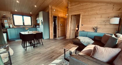 Favourite Lodge with Hot Tub at Kingfisher Lakes | Panoramic Views | Sunny Deck!