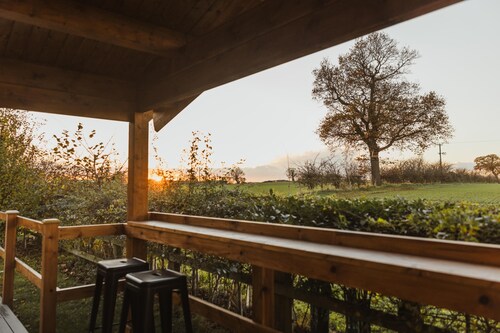 Favourite Lodge with Hot Tub at Kingfisher Lakes | Panoramic Views | Sunny Deck!