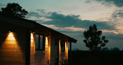 Favourite Lodge with Hot Tub at Kingfisher Lakes | Panoramic Views | Sunny Deck!