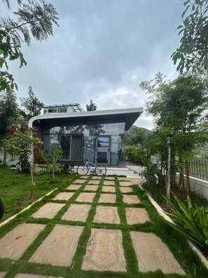 Property grounds - Luxe 2BHK Farm with Private Pool (Nandi Hills)