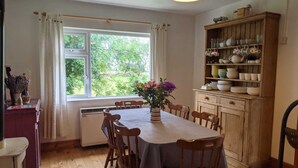 Dining - Connemara Mountain Lakes Retreat. Hot Tub + Sauna. Sleeps 8. Pet friendly.  (Connemara)