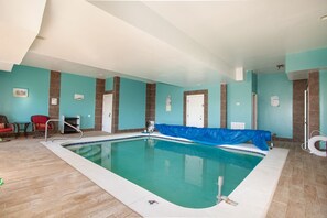 Una piscina techada, una piscina climatizada