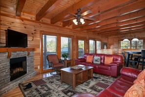 Smart TV, fireplace, table football - Galaxy Splash: Hot Tub, Pool, Theater, & MTN Views (Sevierville)