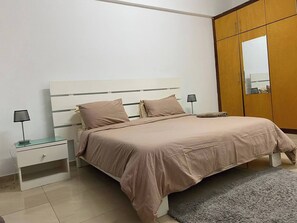 2 chambres, fer et planche à repasser, Wi-Fi, draps fournis