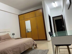 2 chambres, fer et planche à repasser, Wi-Fi, draps fournis