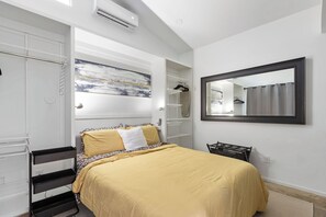 1 slaapkamer, een strijkplank/strijkijzer, wifi, beddengoed