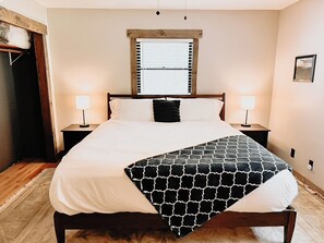 3 habitaciones, tabla de planchar con plancha, wifi y ropa de cama 