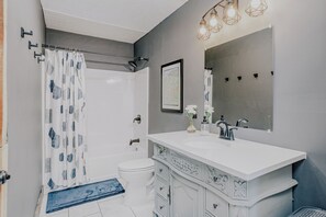 Hårføner, håndklær, såpe og toalettpapir