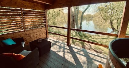 Dreamy Lakeside Lodge | Couples Getaway | Wood-Fired Hot Tub under the Balcony!