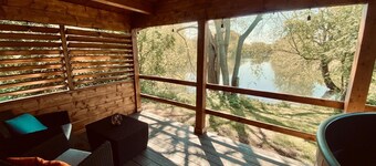 Dreamy Lakeside Lodge | Couples Getaway | Wood-Fired Hot Tub under the Balcony!