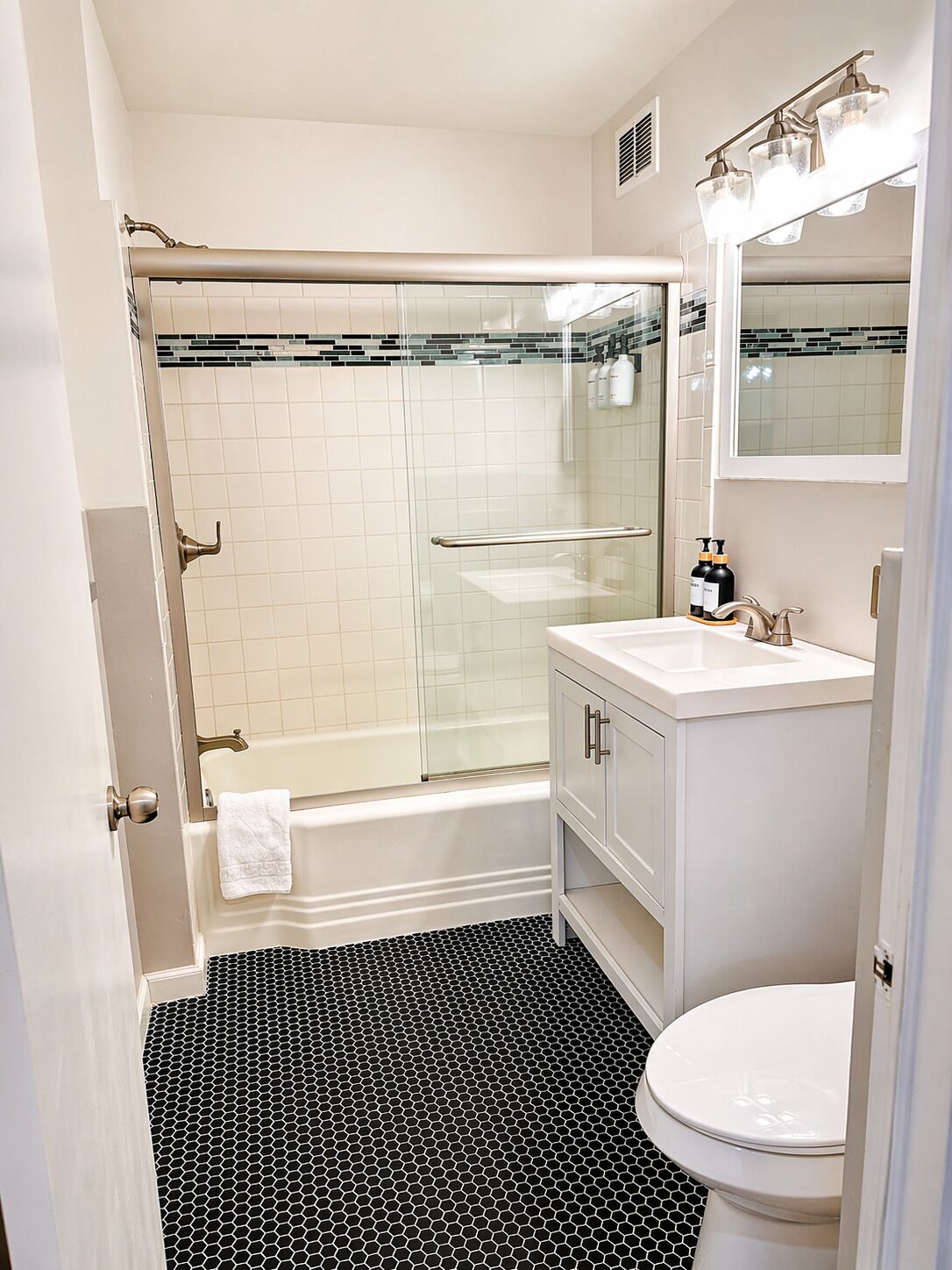 Standard Apartment | Bathroom
