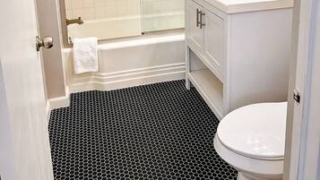 Standard Apartment | Bathroom