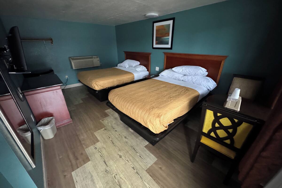 Standard Double Room, 2 Queen Beds, Smoking | Bed sheets