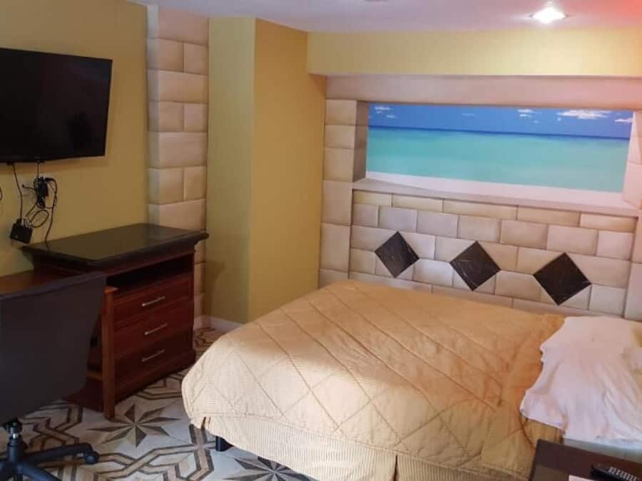 Standard Room, 1 Queen Bed, Non Smoking | Bed sheets