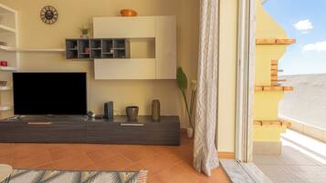 Apartment, Balcony, Beach View | Living area