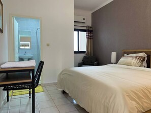 2 quartos, ferros/tábuas de passar roupa, Wi-Fi, roupa de cama