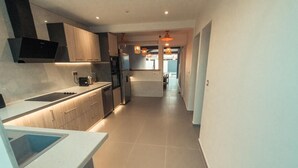 Private kitchen - Villa d'Exception avec Piscine - 3 Min de la Plage 4 chambres climatisées (Sainte-Anne)