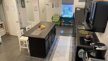 Frigorífic, microones, forn i placa de cuina