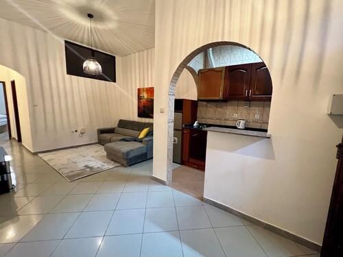 Kinaxixi Palace in Largo rehabilitated. Spacious apartment with balcony.