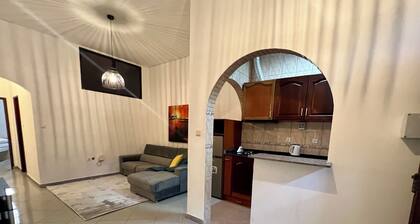 Kinaxixi Palace in Largo rehabilitated. Spacious apartment with balcony.