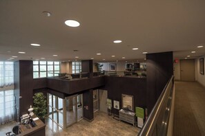 Lobby - Urban Industrial Suite Perfect for Extended Stays (Toronto)