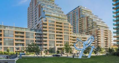 Stunning Chic Condo with Pool + Gym + Free Parking