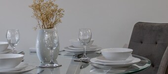 Modern 2 Bed Cottage in Larkhall