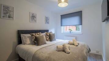 Iron/ironing board, free WiFi, bed sheets