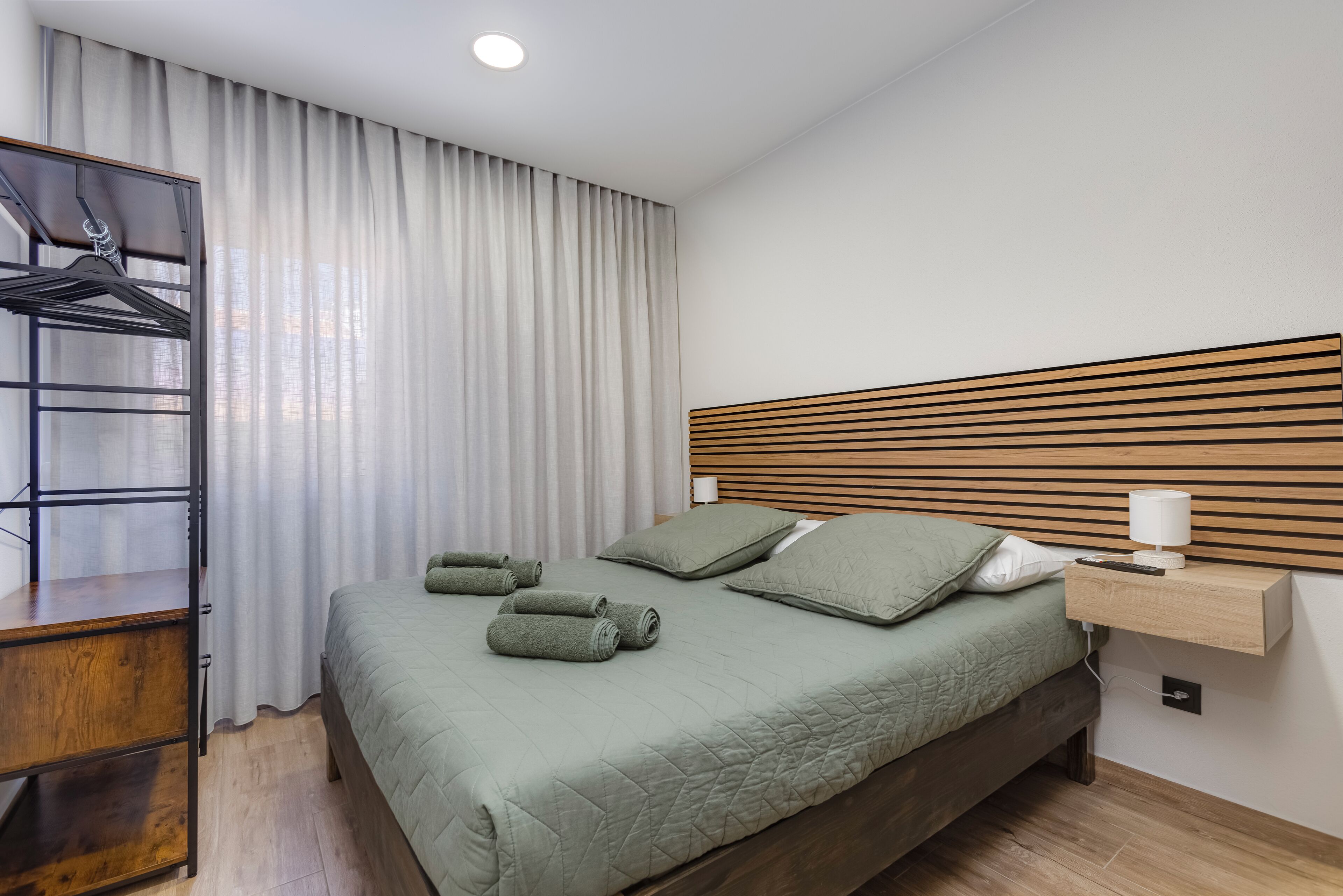 3 habitaciones, tabla de planchar con plancha, cuna de viaje y wifi 