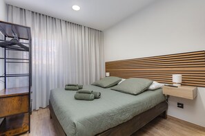 3 bedrooms, iron/ironing board, travel cot, WiFi