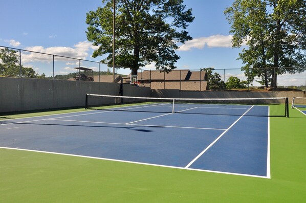 A tennis court with a net, surrounded by a fence and trees. - "Fairway to Fun" 7 Night Discount~Walk-In End Unit~Indoor Pool~Trout~Pickleball (Branson)