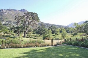 Property grounds - Luxury Country Estate Retreat (Cape Town)