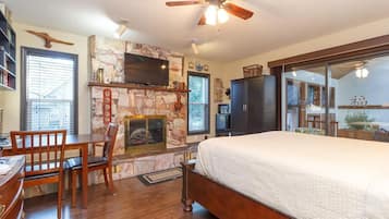 Appartamento, 1 letto queen, caminetto, vista giardino (Bathroom and Full Breakfast) | 1 camera, Wi-Fi gratuito