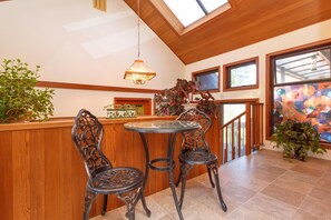 Leilighet, 1 queensize-seng, peis, hageutsikt (Bathroom and Full Breakfast) | Innvendig