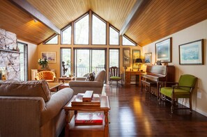 Apartment, 1 Queen Bed, Fireplace, Garden View (Bathroom and Full Breakfast) | Living area | TV, fireplace